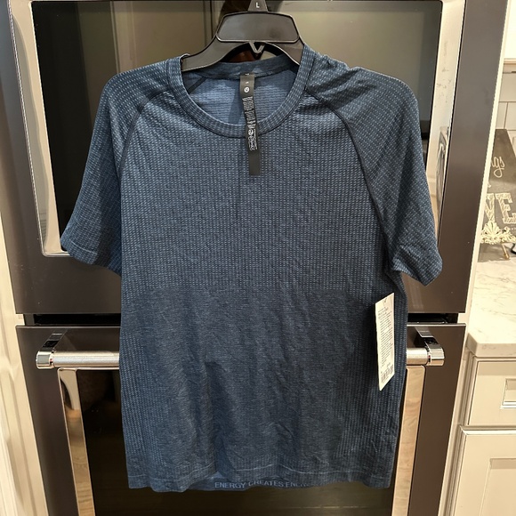 Lululemon Metal Vent Tech SS Navy Medium NWT - Picture 1 of 3